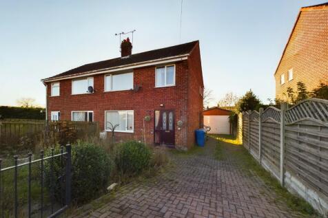 Manor Drive, Beeford, YO25 8BB 3 bed semi