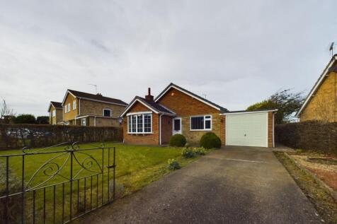 Lowndes Park, Driffield YO25 5BG 2 bed detached bungalow for sale