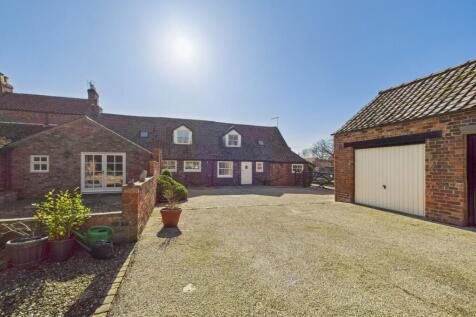 Main Street, North Frodingham, YO25 8LA 4 bed cottage for sale