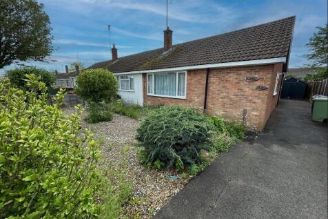 3 bedroom semi-detached bungalow for sale