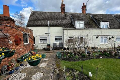 2 bedroom semi-detached house for sale