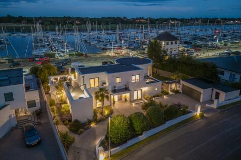 Crowsport, Hamble, Southampton... 6 bed detached house for sale