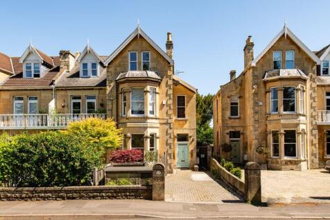 1 bedroom ground floor flat for sale