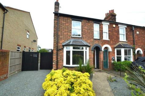 4 bedroom end of terrace house for sale