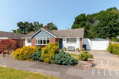 3 bedroom detached bungalow for sale