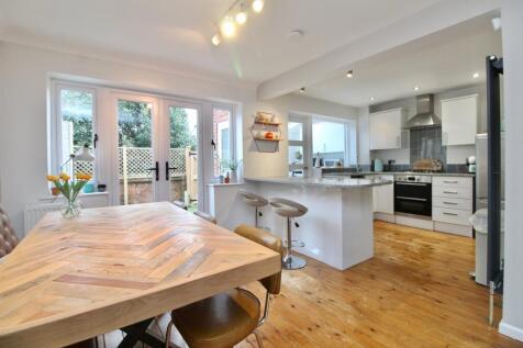3 bedroom town house for sale