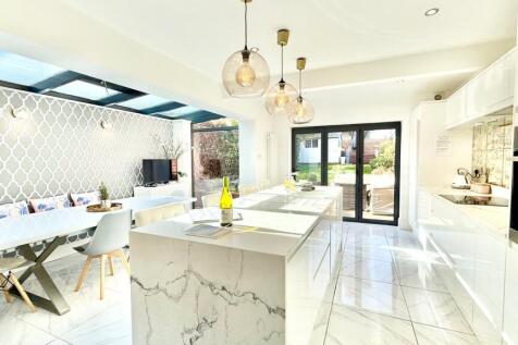4 bedroom semi-detached house for sale