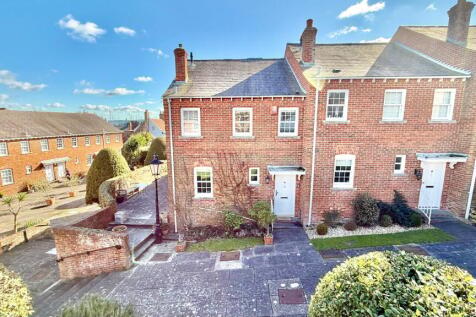 3 bedroom town house for sale