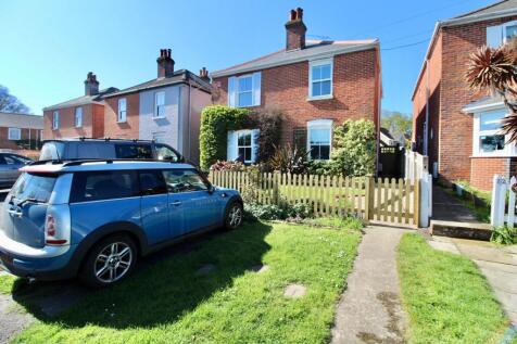 2 bedroom semi-detached house for sale