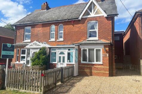 Avenue Road, Brockenhurst, SO42 4 bed semi