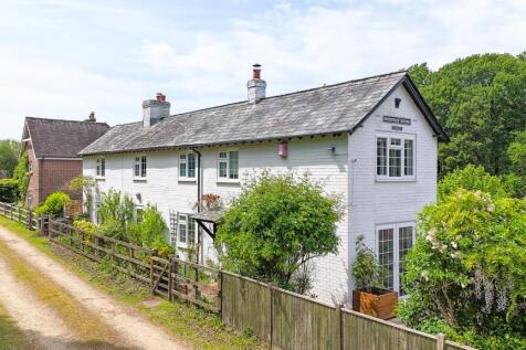 Beaulieu Road, Brockenhurst, SO42 3 bed cottage for sale