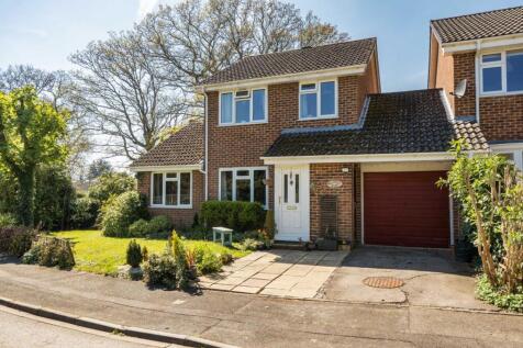 4 bedroom link detached house for sale
