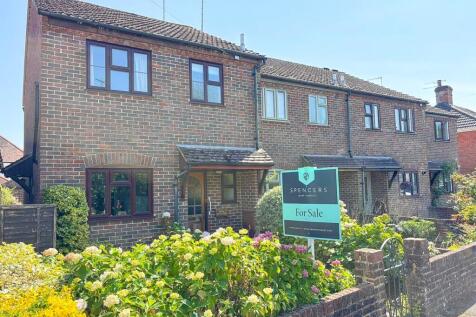 Queens Parade, Lyndhurst, SO43 2 bed end of terrace house for sale