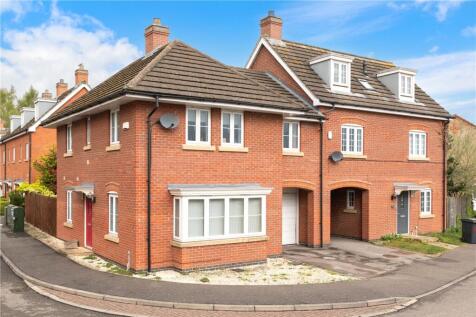 4 bedroom link detached house for sale