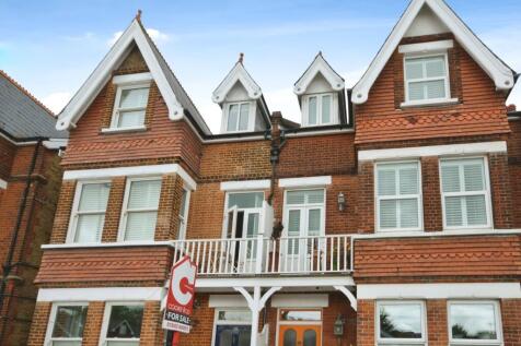 6 bedroom semi-detached house for sale