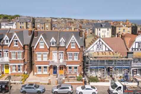 6 bedroom semi-detached house for sale