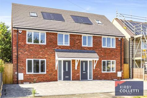 Frenchs Close, Stanstead Abbotts, Ware 4 bed semi