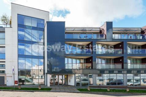 Titan Court, Flower Lane, Mill Hill 2 bed flat for sale