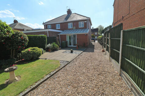 2 bedroom semi-detached house for sale
