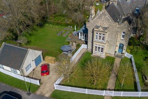 Station Yard, Steventon, OX13 5 bed semi