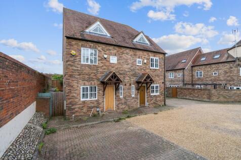 Buckwood Road, Markyate, AL3 3 bed semi