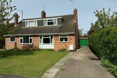 2 bedroom semi-detached house for sale