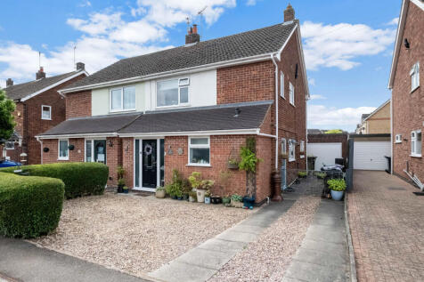 Caithness Road, Stamford, PE9 3 bed semi