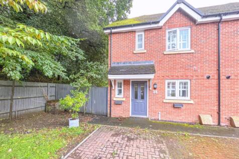 Wey Meadow Close, Farnham, Surrey 3 bed semi