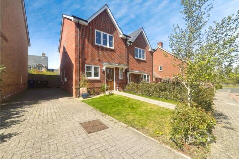 Acacia Gardens, Wrecclesham, Farnham 2 bed semi
