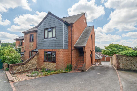 The Queen, 77 Upper Hale Road, Farnham 1 bed maisonette for sale