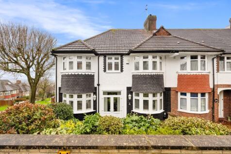 4 bedroom end of terrace house for sale