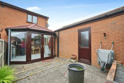 2 bedroom semi-detached house for sale