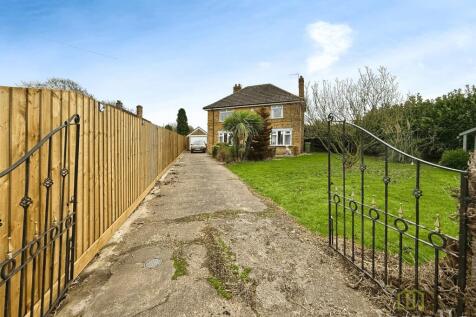 Gainsborough Road, Hemswell Cliff DN21 3 bed detached house for sale