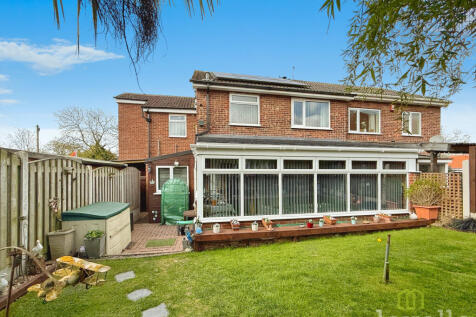 High Street, Walkeringham DN10 3 bed semi