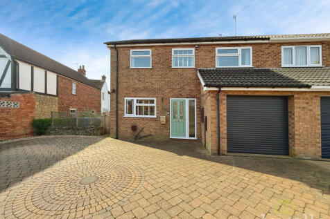 4 bedroom semi-detached house for sale