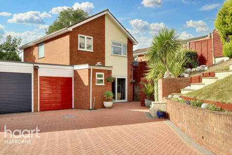 3 bedroom link detached house for sale