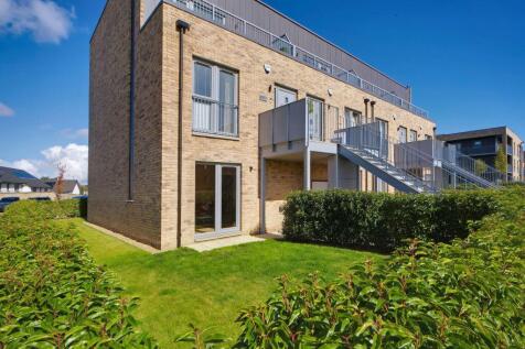 5 Umbrella Pine Terrace, Cammo... 3 bed flat for sale