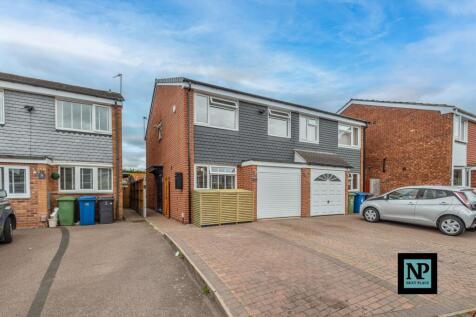 3 bedroom semi-detached house for sale