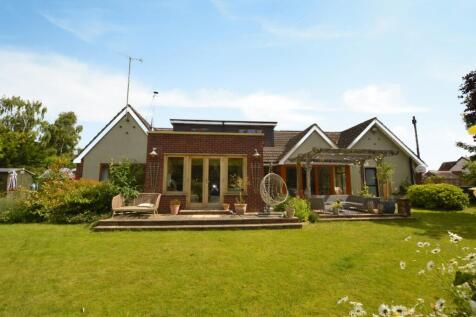 Fleet Lane, Twyning, Tewkesbury, GL20 5 bed detached bungalow for sale