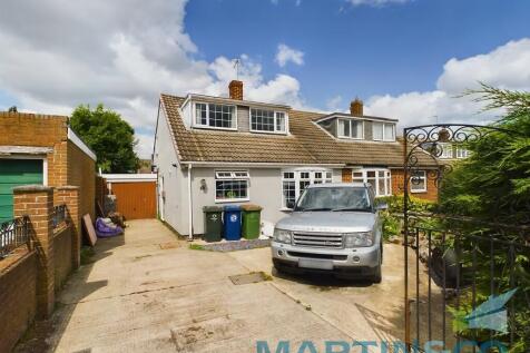 Balmoral Road, Little Moorsholm 4 bed semi