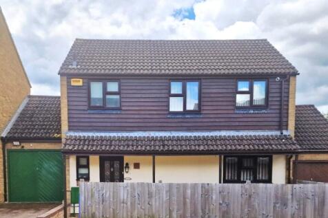 3 bedroom link detached house for sale
