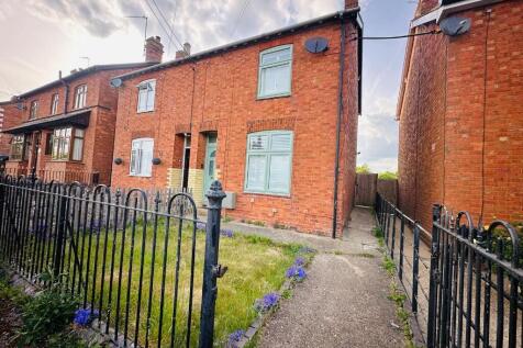 2 bedroom semi-detached house for sale