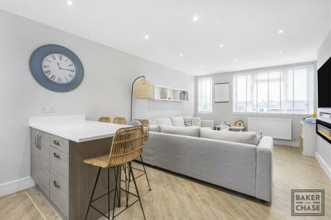 London Road, Enfield EN2 2 bed flat for sale
