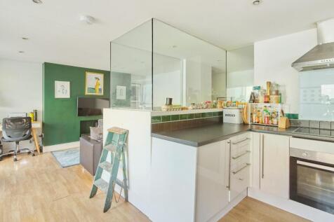 Victoria Street, Redcliffe 2 bed flat for sale