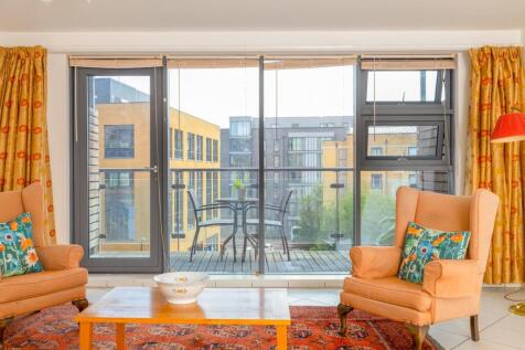 Deanery Road, City Centre 2 bed flat for sale