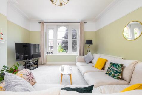 3 bedroom flat for sale