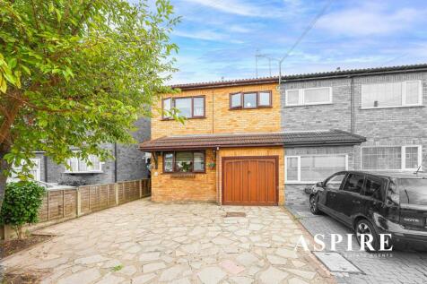 4 bedroom semi-detached house for sale