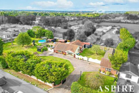 4 bedroom detached bungalow for sale