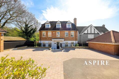 6 bedroom detached house for sale