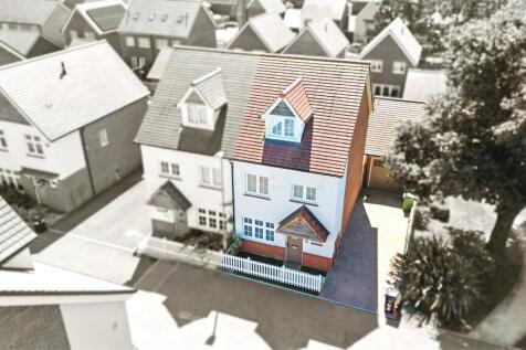 4 bedroom semi-detached house for sale
